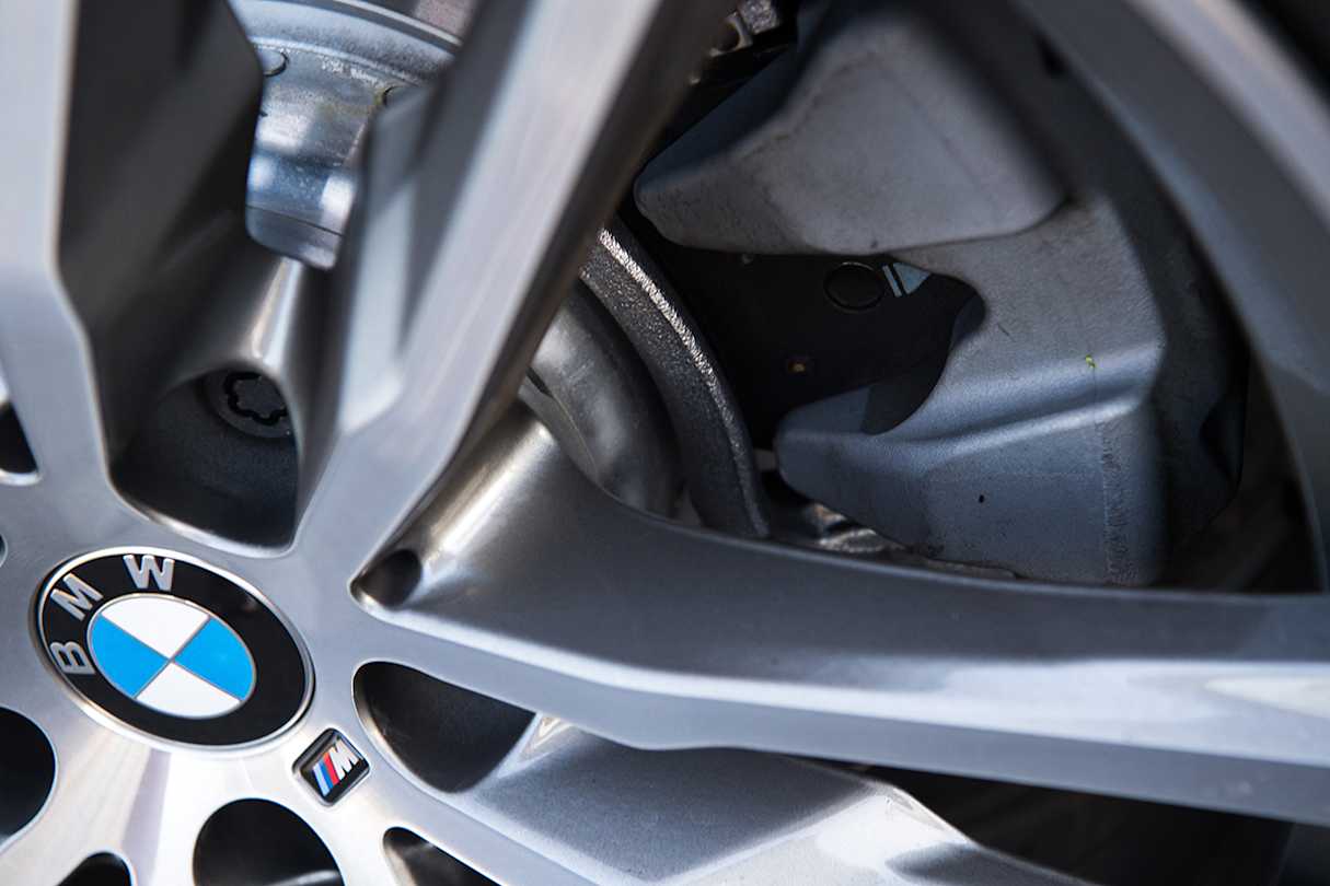 19-inch alloys come as standard on the 20d, with 20-inch alloys being available on the 30i and 30d.