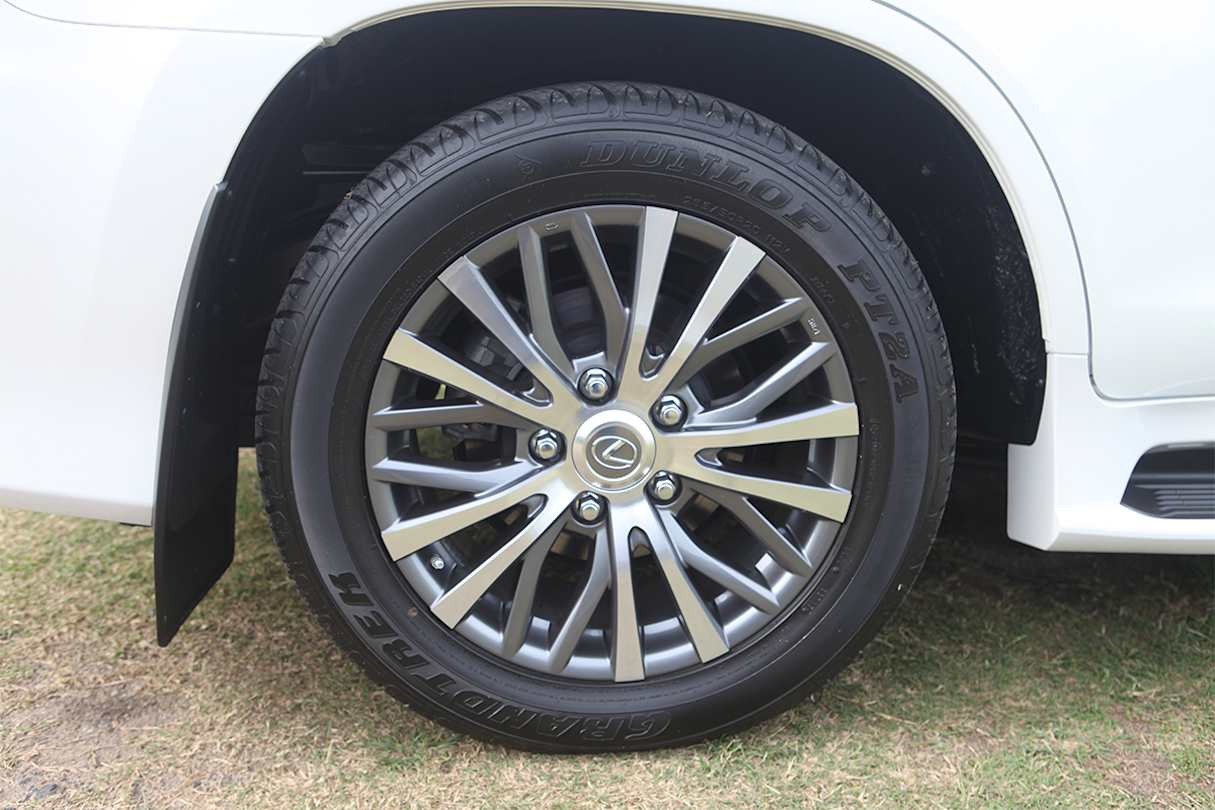 The LX 450d is fitted with 20-inch alloy wheels.