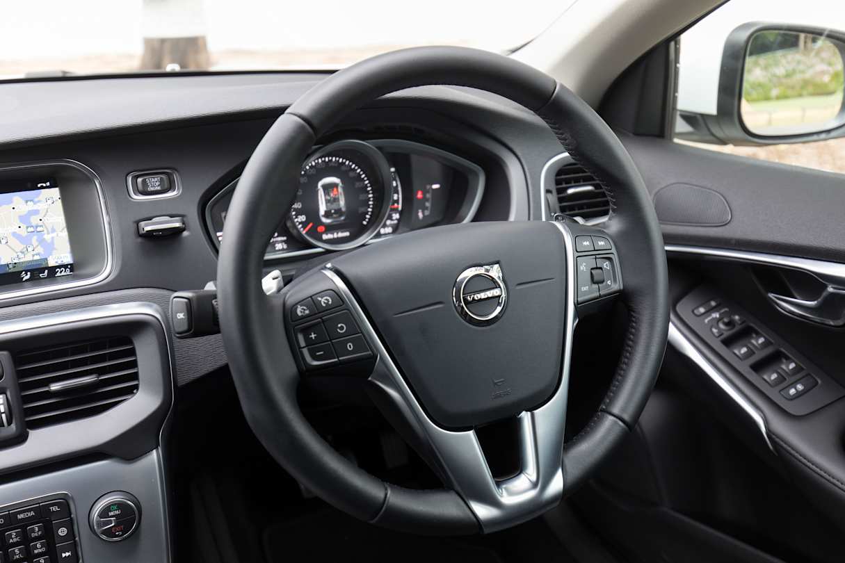 The V40 is an easy-to-drive package that’s only really let down by heavy steering and slightly noisy suspension. (image credit: Richard Berry)