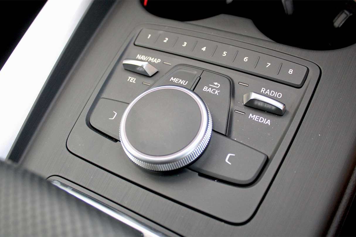 The CarPlay system, when paired with a rotary dial rather than a touchscreen is beyond painful. (image credit: Matt Campbell)