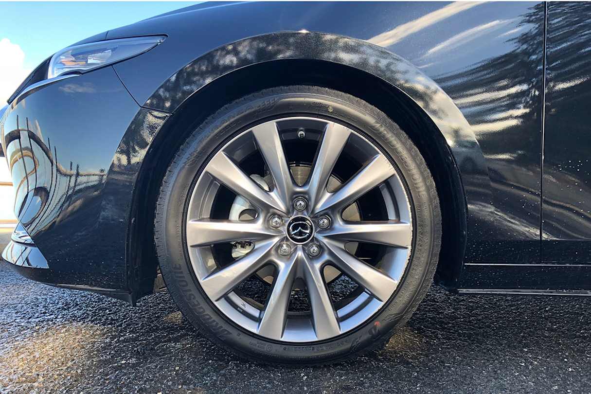Featuring 18-inch alloys.