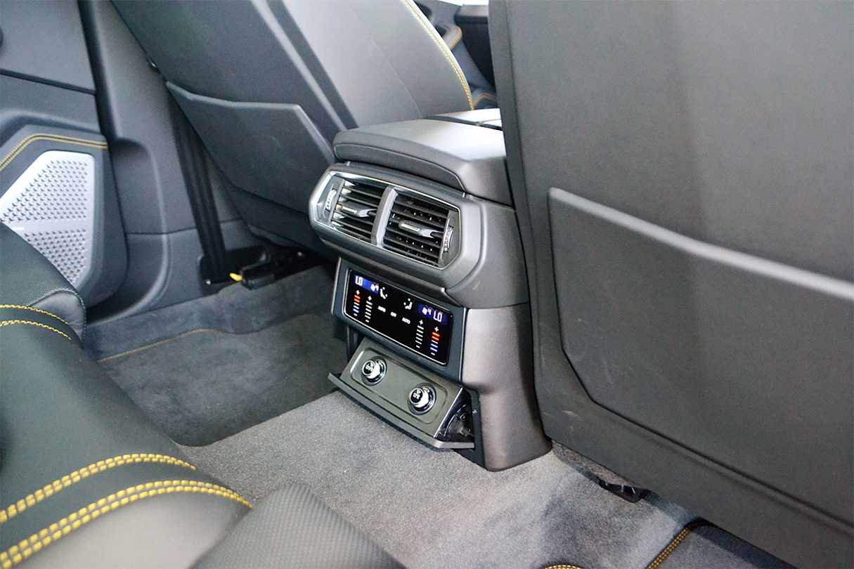 In the back is a separate climate control system for rear passengers.