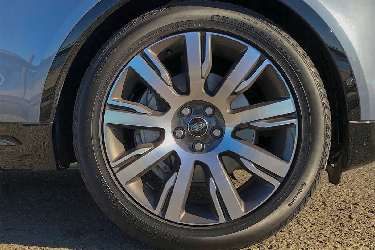 The 21-inch wheels are a 90 option.