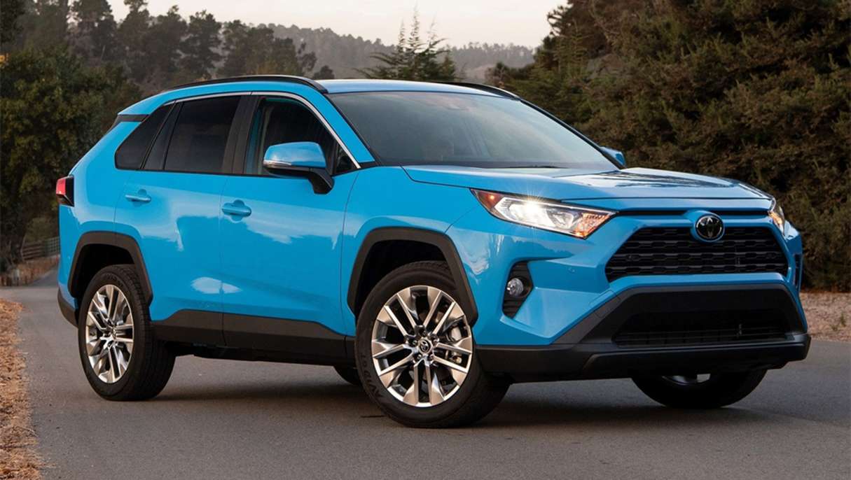 Customers who want Apple CarPlay and Android Auto will have to wait until the fourth quarter of 2019.