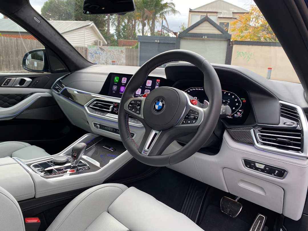 The middle and lower dashboard, door inserts, armrests, knee rests and door bins, are covered in supple Merino leather.