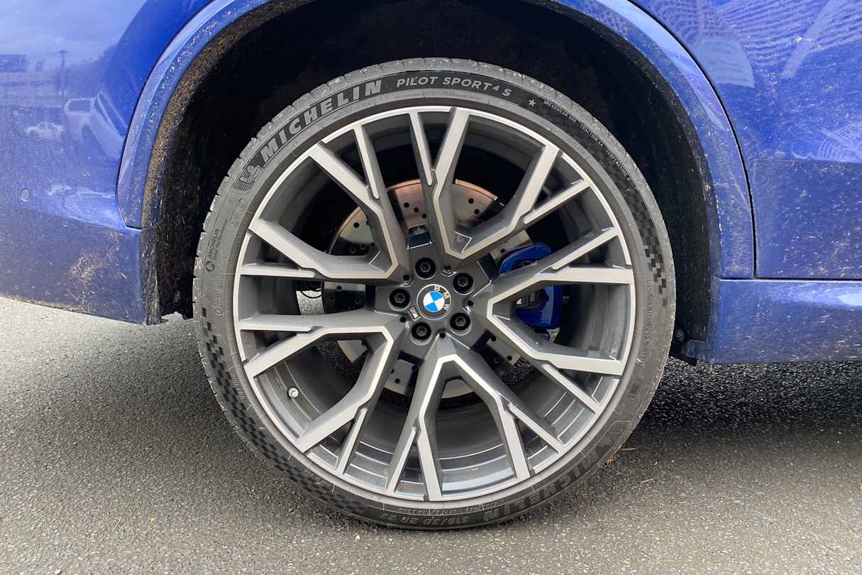 The X5 M Competition comes with the 21- (front) and 22-inch (rear) alloy wheels.