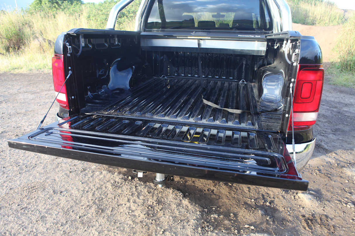 The Amarok tray is the same dimensions in every variant.
