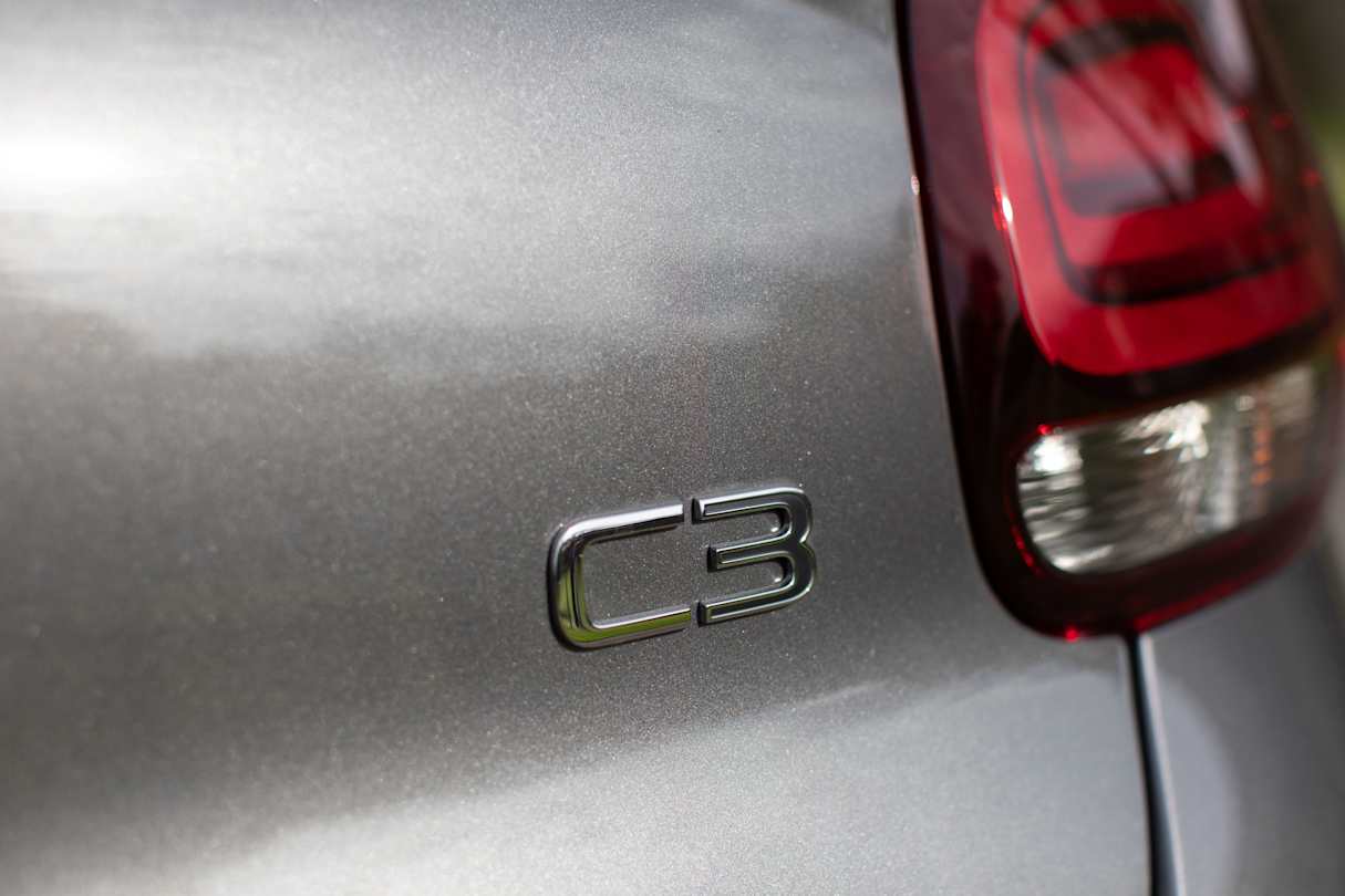 Even the C3 badge makes a rounded-off rectangle shape.