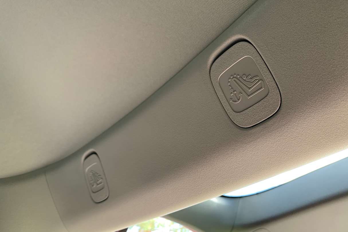 There are ISOFIX child seat anchor points in the outboard seats.