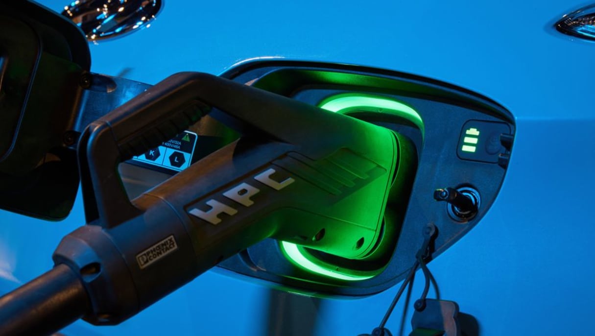 A new report says Australia is well placed to once again becoming a manufacturing force, by building EVs.