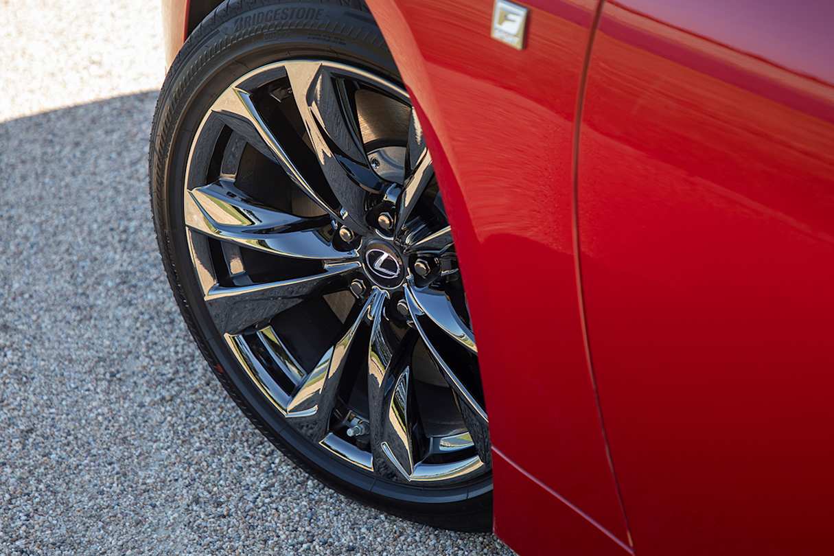 The blink-and-you’ll-miss-it makeover runs to redesigned headlights, wheels, bumpers and tail-light lenses.