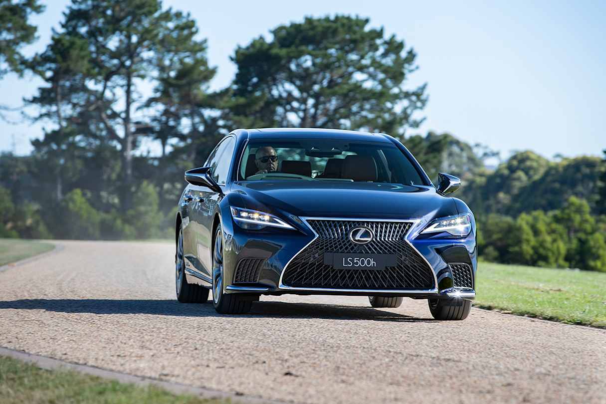 The 500h employs the 8GR-FXS engine – a 3456cc naturally-aspirated variation with a higher compression ratio, developing 220kW at 6600rpm and 350Nm at 5100rpm.