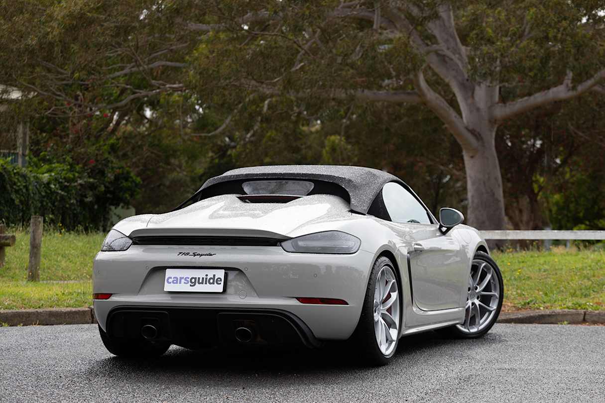 At the back, the Spyder’s diffuser produces 50 per cent of the total downforce on the rear axle.