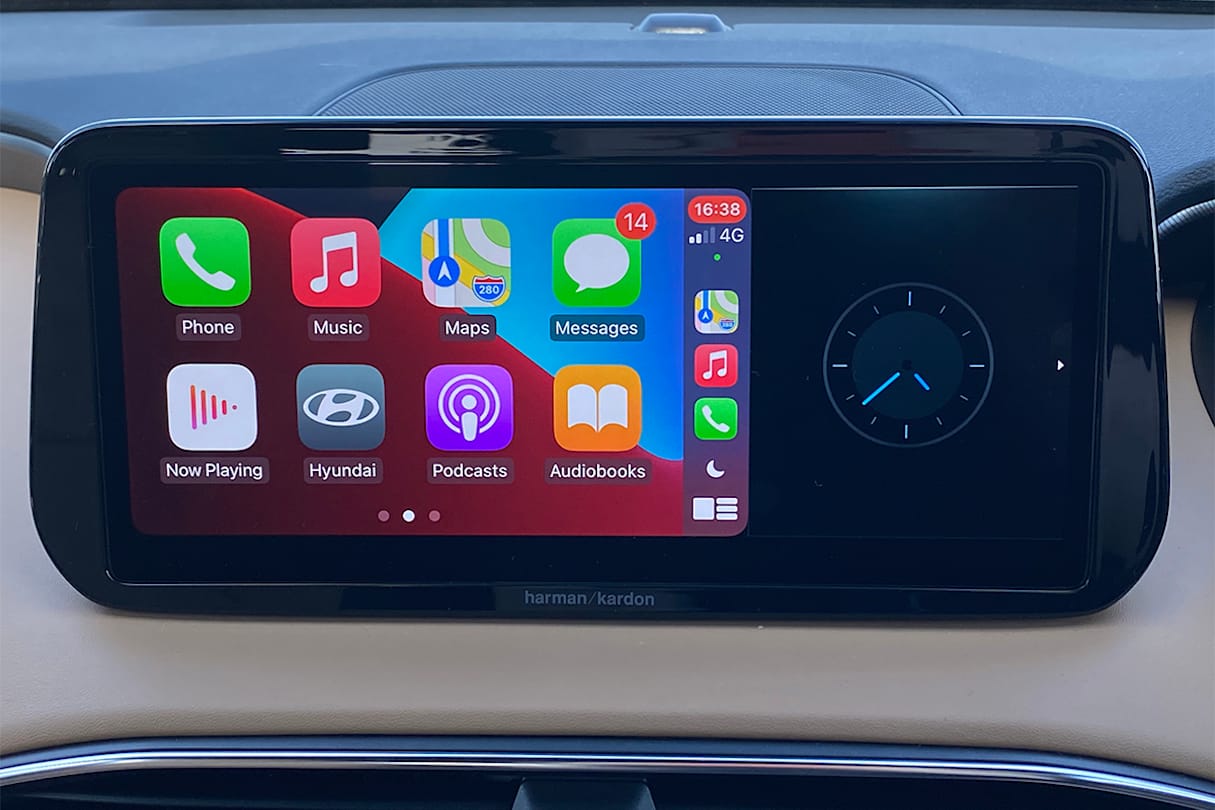 The media system has Apple CarPlay and Android Auto.