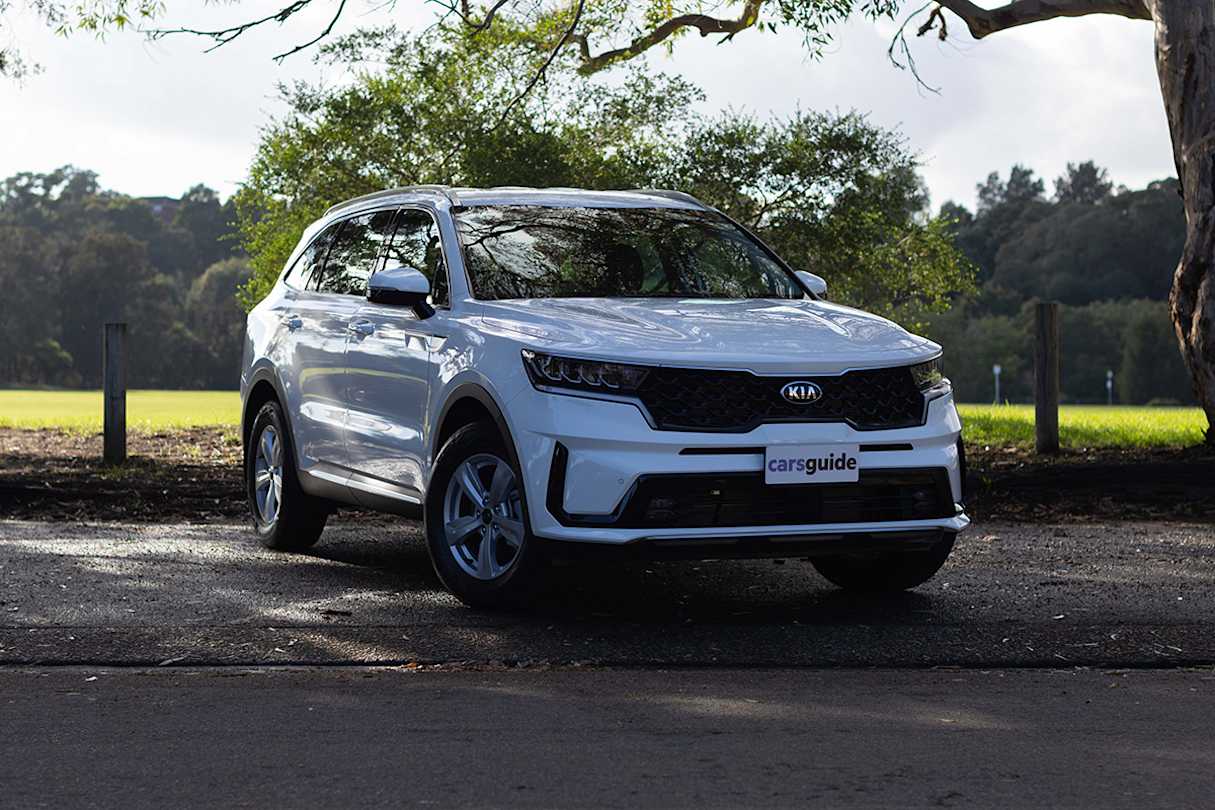 The Sorento has a strong, thick front grille.