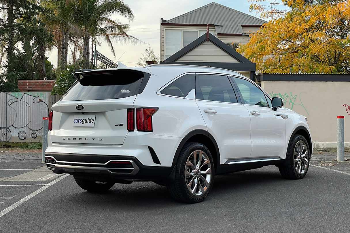 While the new Kluger looks a lot like the old version, the new-generation Sorento looks nothing like the last one.