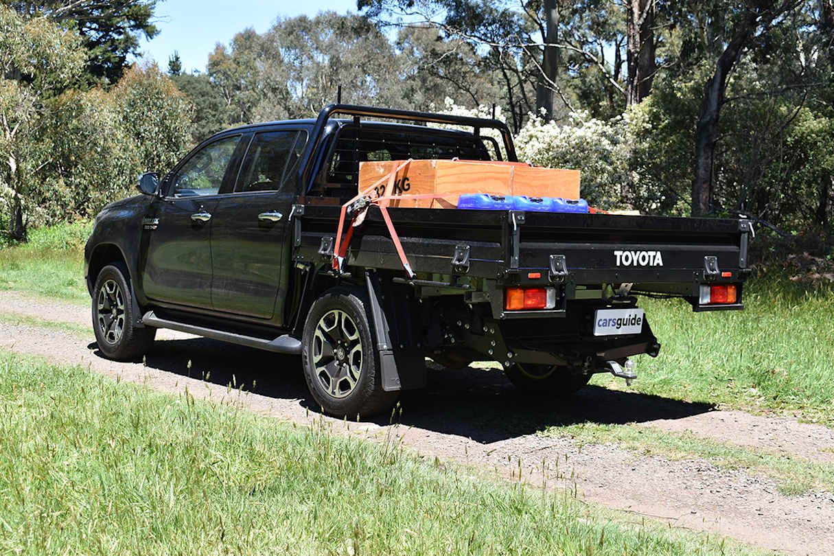 The heavy-duty all-steel tray features three drop-side panels, which can be easily removed.