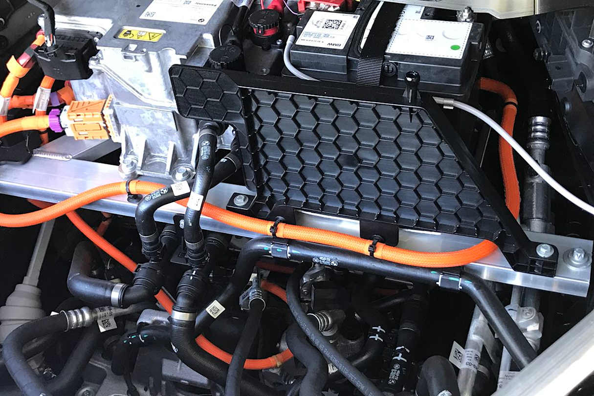 The motor produces 210kW/400Nm, which is enough to propel the iX3 from 0-100km/h in 6.8 seconds. (Image: James Cleary)