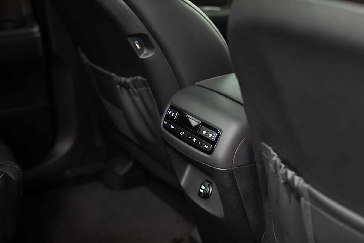 There are tri-zone climate control with second row passengers in control of their own air destiny. (image: Dean McCartney)