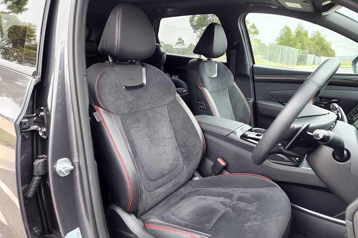 Standard equipment in this Tucson Highlander N Line includes electronically adjustable front seats with driver’s seat memory function. (Image: Tung Nguyen)