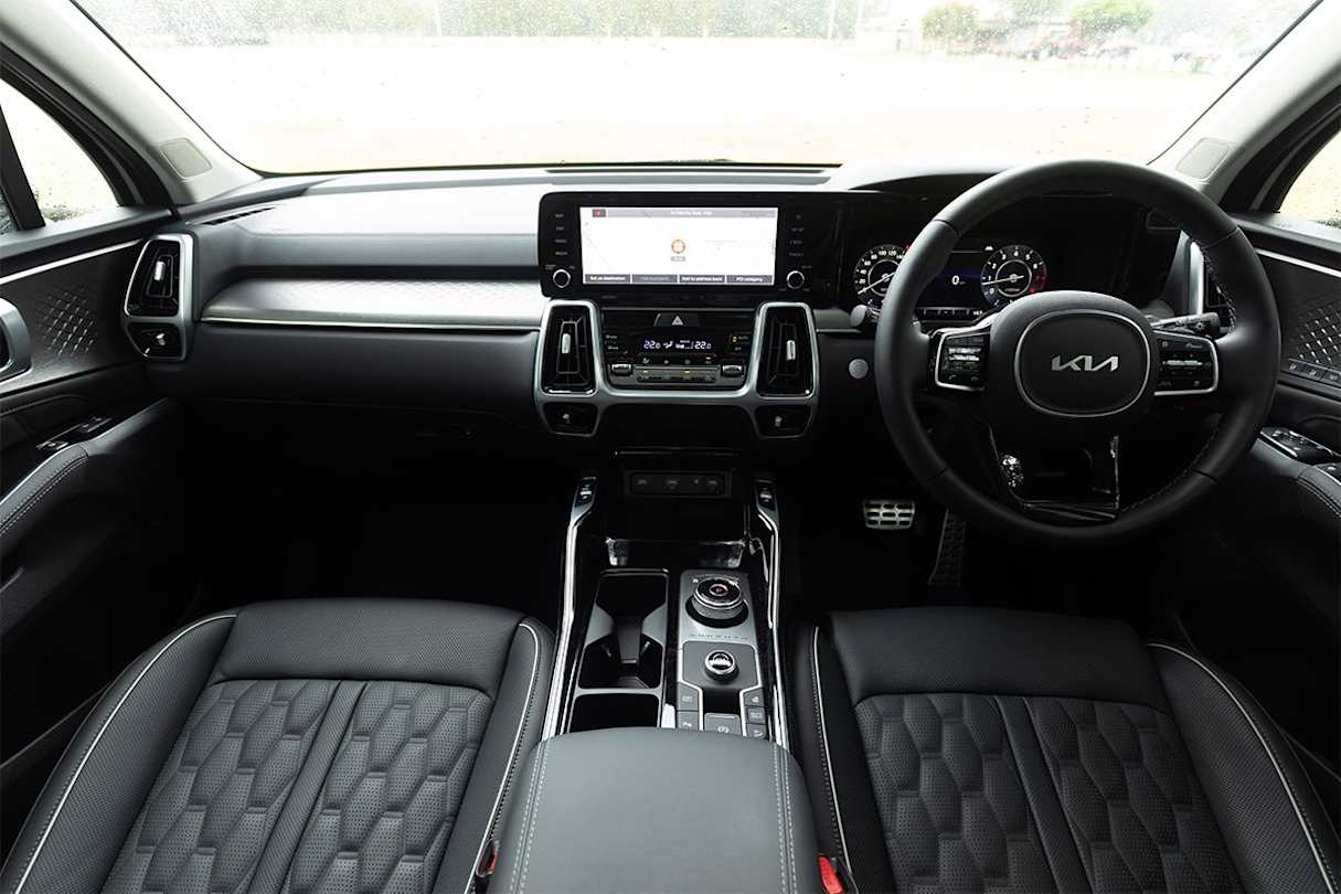 There is a 14-way power driver's seat with integrated memory system for two seating positions and a 10-way power front passenger seat. (Image: Dean McCartney)