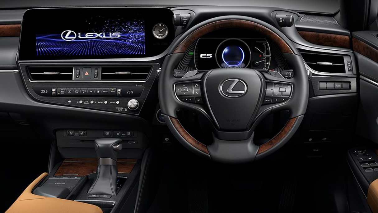 The refreshed 2022 Lexus ES has a larger 12.3-inch touchscreen display.