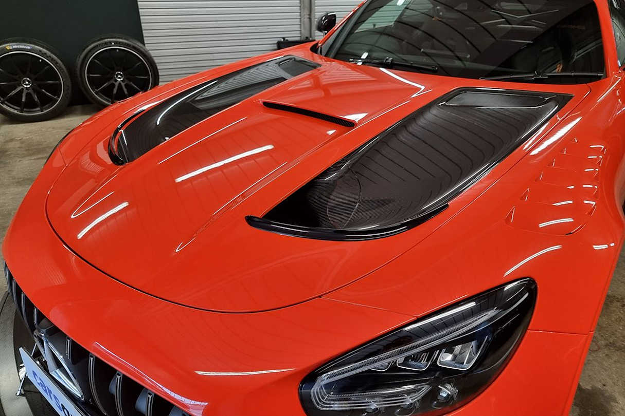 The hero 'Magma Beam' orange colour that juxtaposes all the exposed carbon-fibre panels is a real attention grabber. (Image: Tung Nguyen)