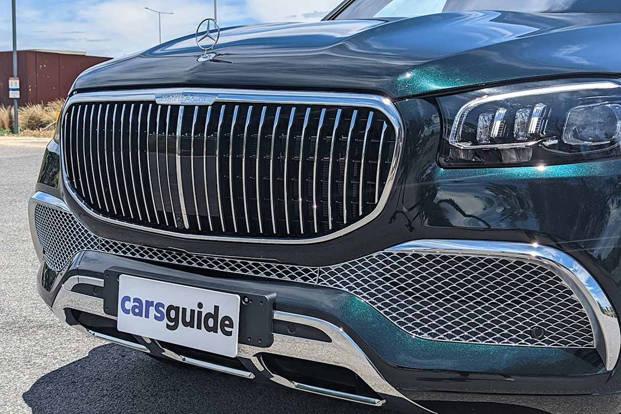 From the front, the Maybach is distinguished by an imposing grille that gives it serious presence on the road. (Image: Tung Nguyen)