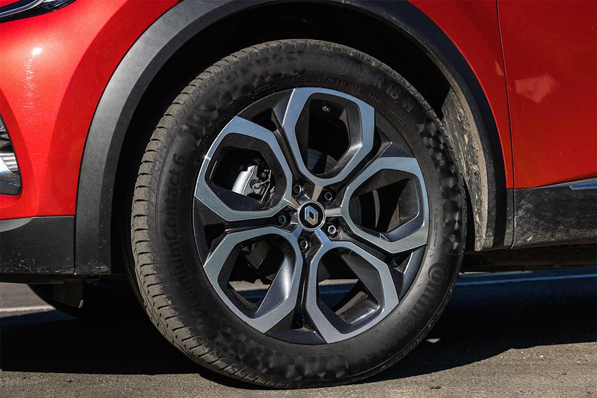 Two-tone 18-inch alloy wheels. (Image: Glen Sullivan)