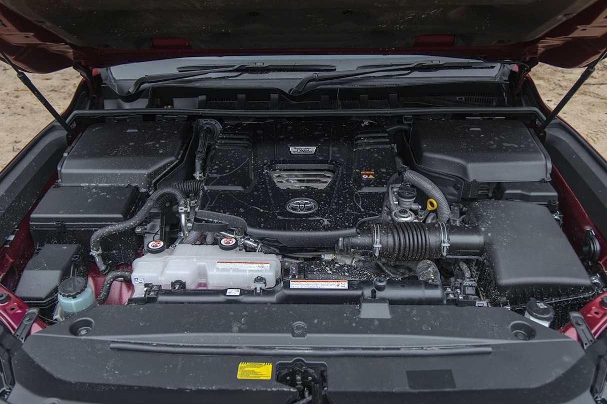The 3.3-litre V6 twin-turbo diesel engine produces 227kW/700Nm. (image credit: Glen Sullivan)