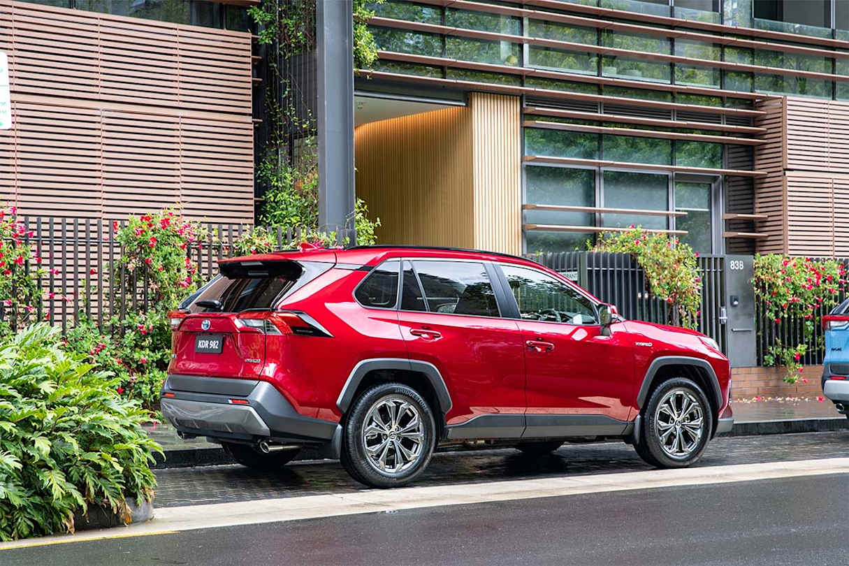 Toyota has a bigger service network and a more affordable ownership plan than almost any other midsize SUV. (GXL pictured)