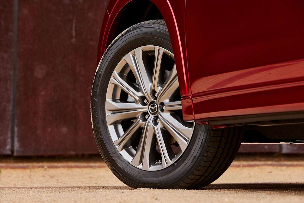 The Akera wears 19-inch alloy wheels.