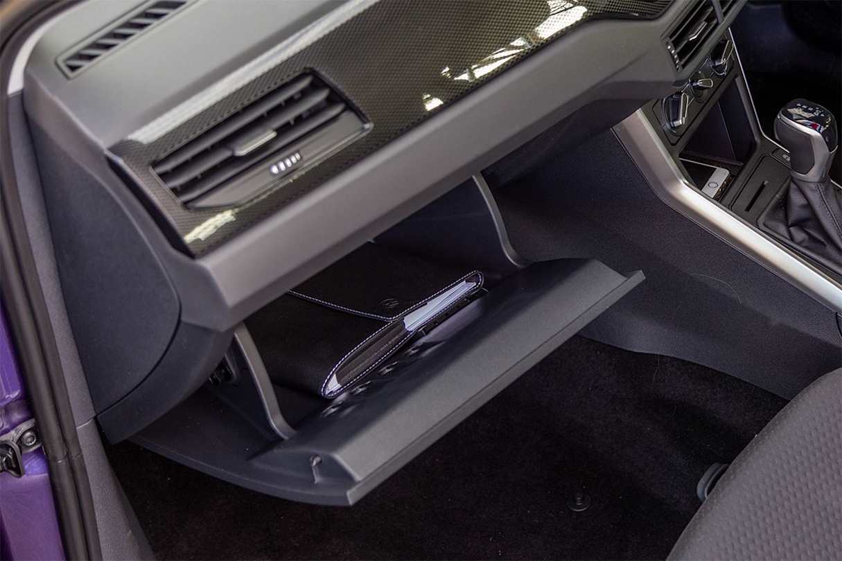 There are two USB-C ports in each row plus a wireless charging pad for your smart phone up front. (Image: Brett Sullivan)