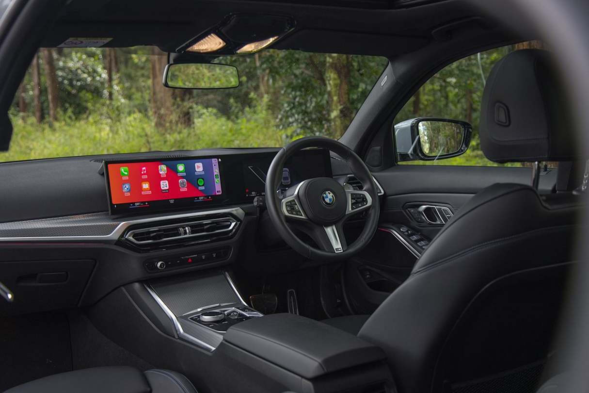 The 320i features customisable ambient lighting. (Image: Glen Sullivan)