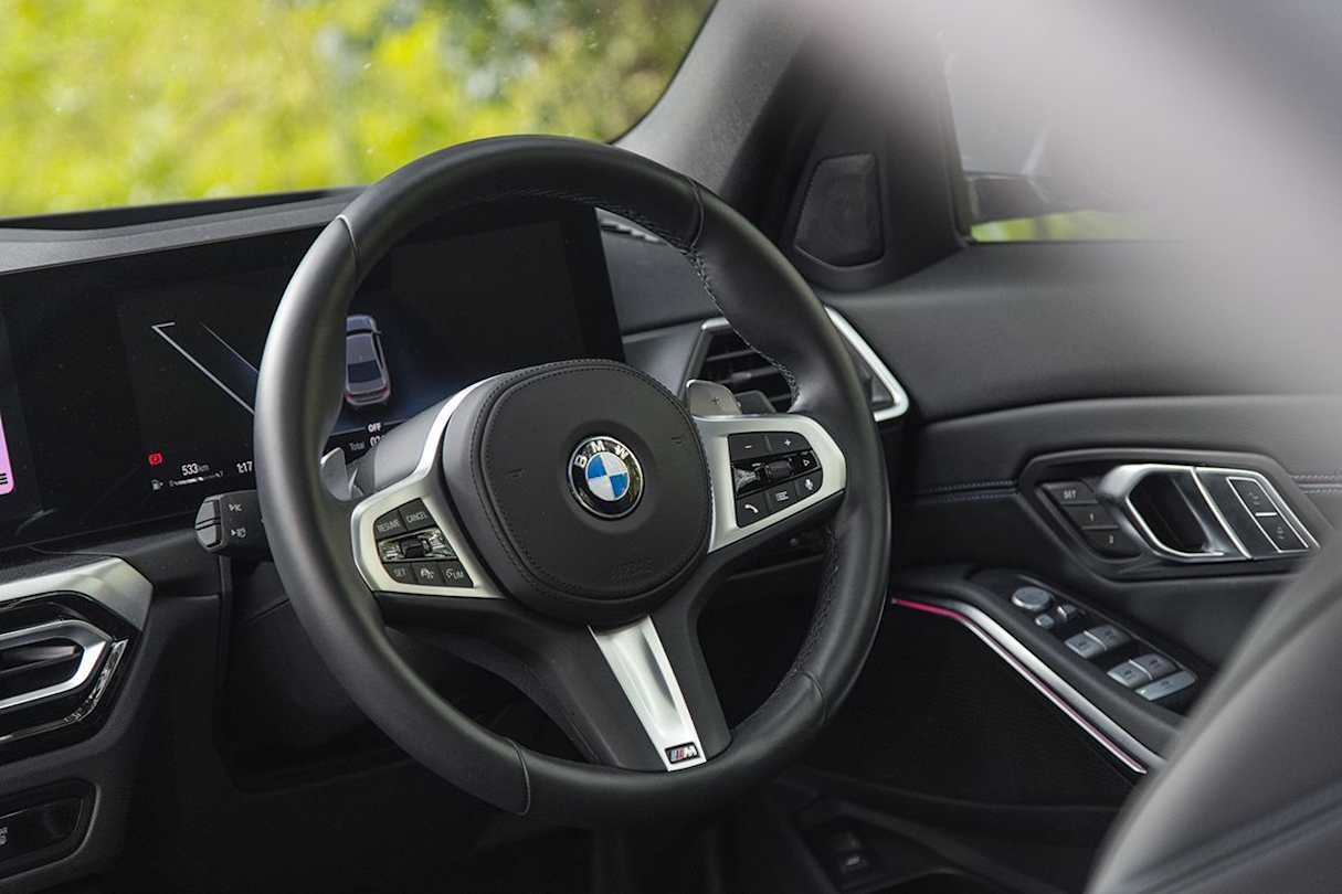 The 320i's official combined fuel cycle is 6.5L/100km. (Image: Glen Sullivan)