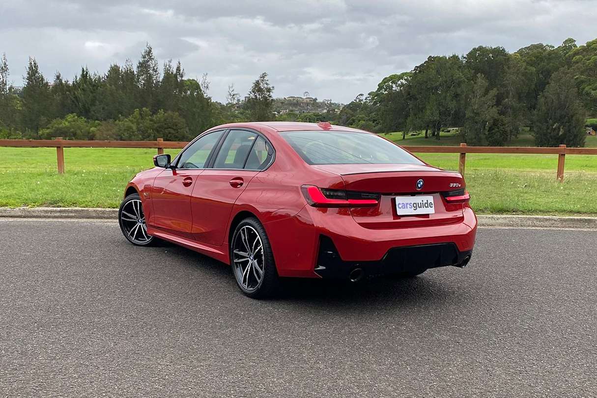 Even though this is a plug-in hybrid version of the 3 Series it’s identical in styling to the petrol variants. (image: Richard Berry)