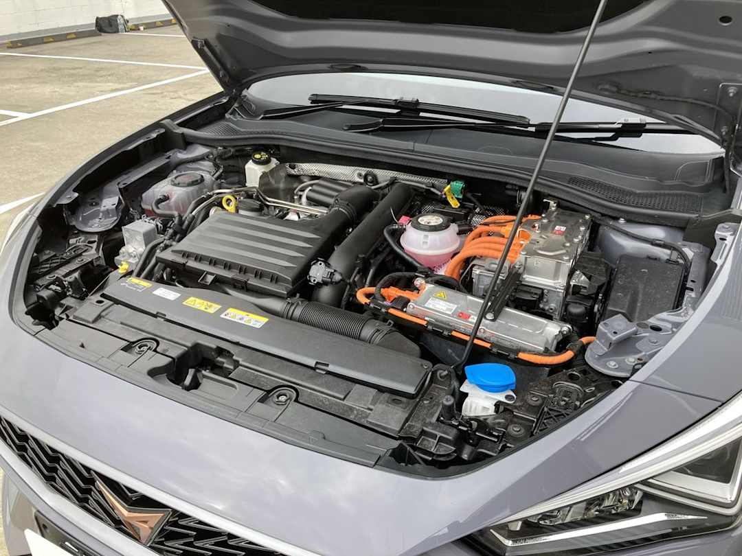 The Leon and 308 feature a turbo-petrol engine, backed up by a small motor and a battery pack that’s large enough to provide a claimed 67km of electric-only range in the Cupra's case.