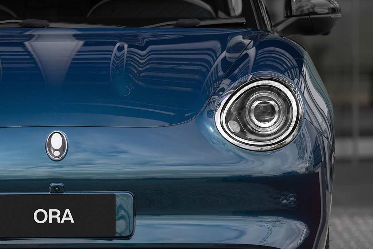 All-LED lighting (including DRLs).