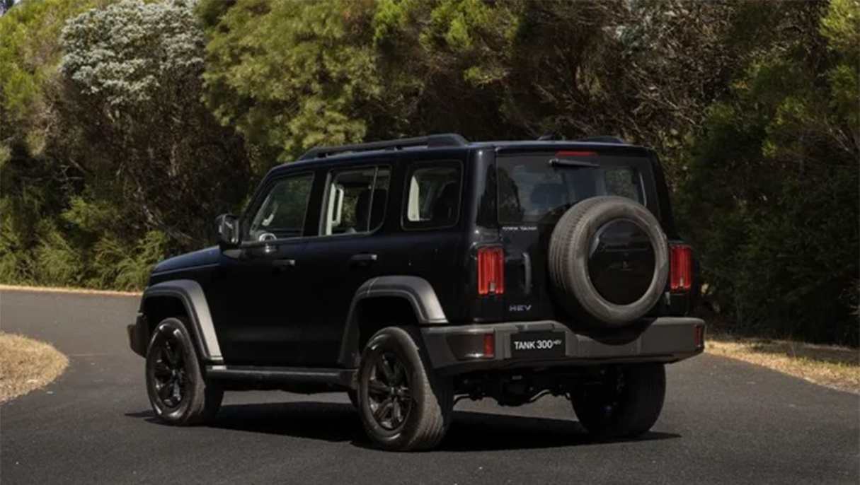 Also worth noting is the fact that the Tank 300 has a listed payload of 446kg (even less once you’ve packed it or, god forbid, you’ve installed any aftermarket gear) and braked towing capacity of 2500kg.