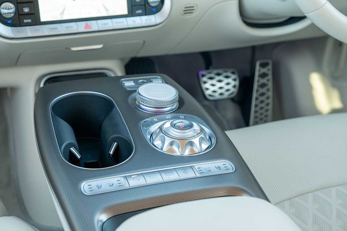 The GV60 features a crystal gear selector. (Image: Tom White)
