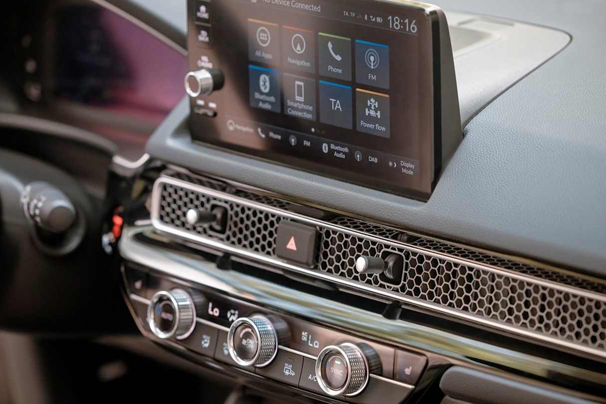 Honda has made an aesthetic feature of the full-length honeycomb vents. (Overseas model pictured)