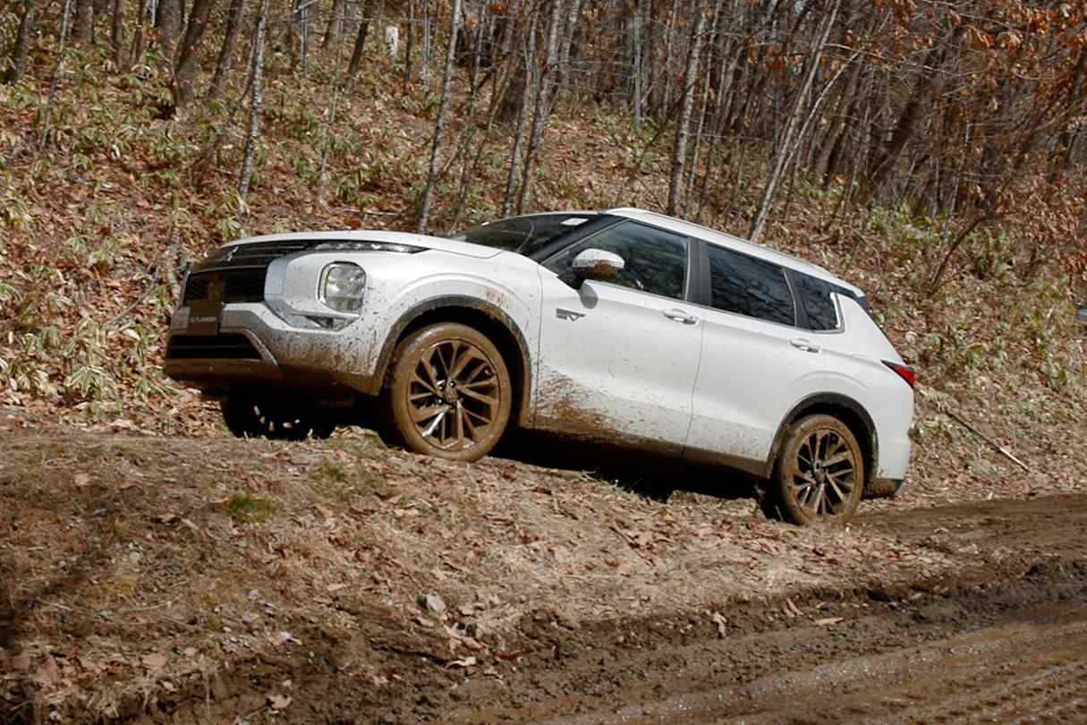 The stock road tyres struggled a bit with ruts and scrabbled for traction on some inclines.
