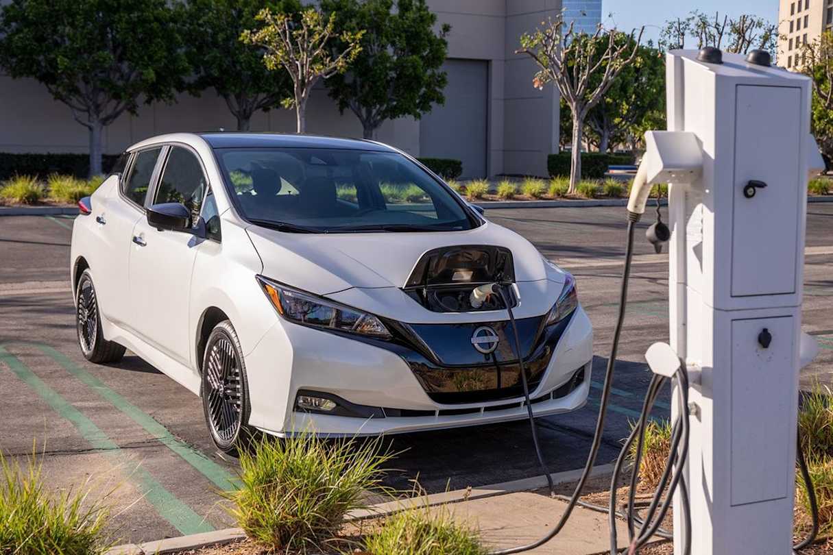 Using 63kWh as the average battery size, EVs have an energy loss of between 31 and 35 percent. 