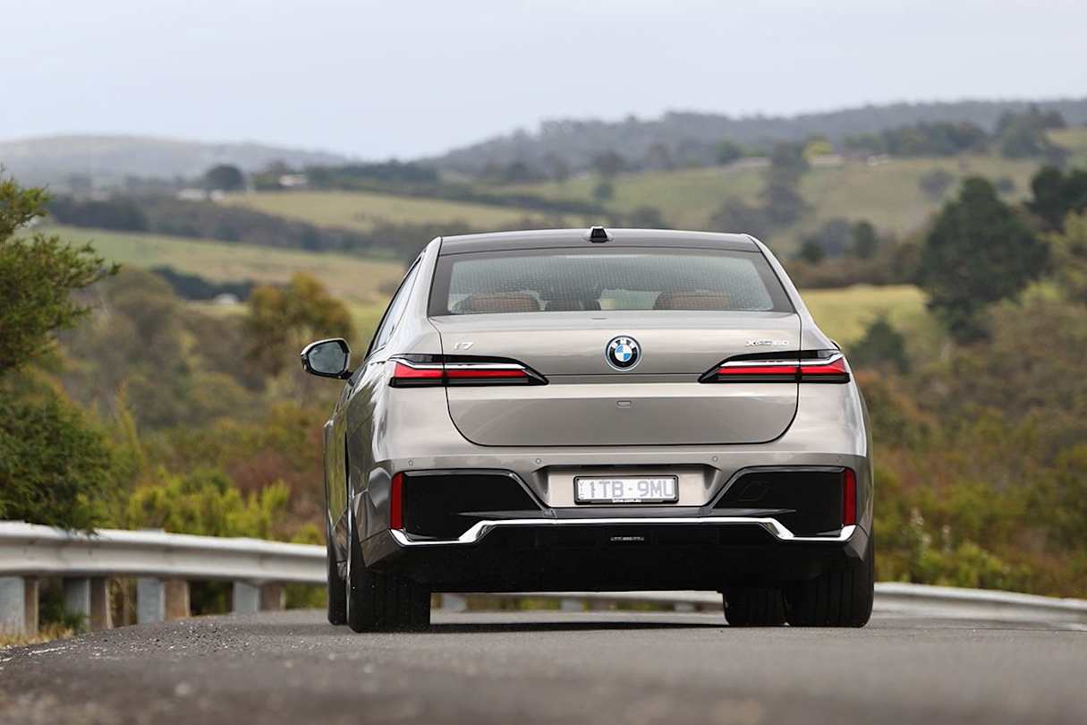 The electric i7 feels more nimble compared to the 740i. (i7 xDrive60 variant pictured) 
