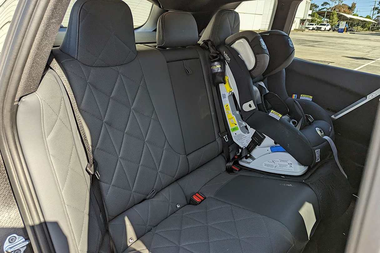 Back seat passengers get plenty of room. (image credit: Tung Nguyen)