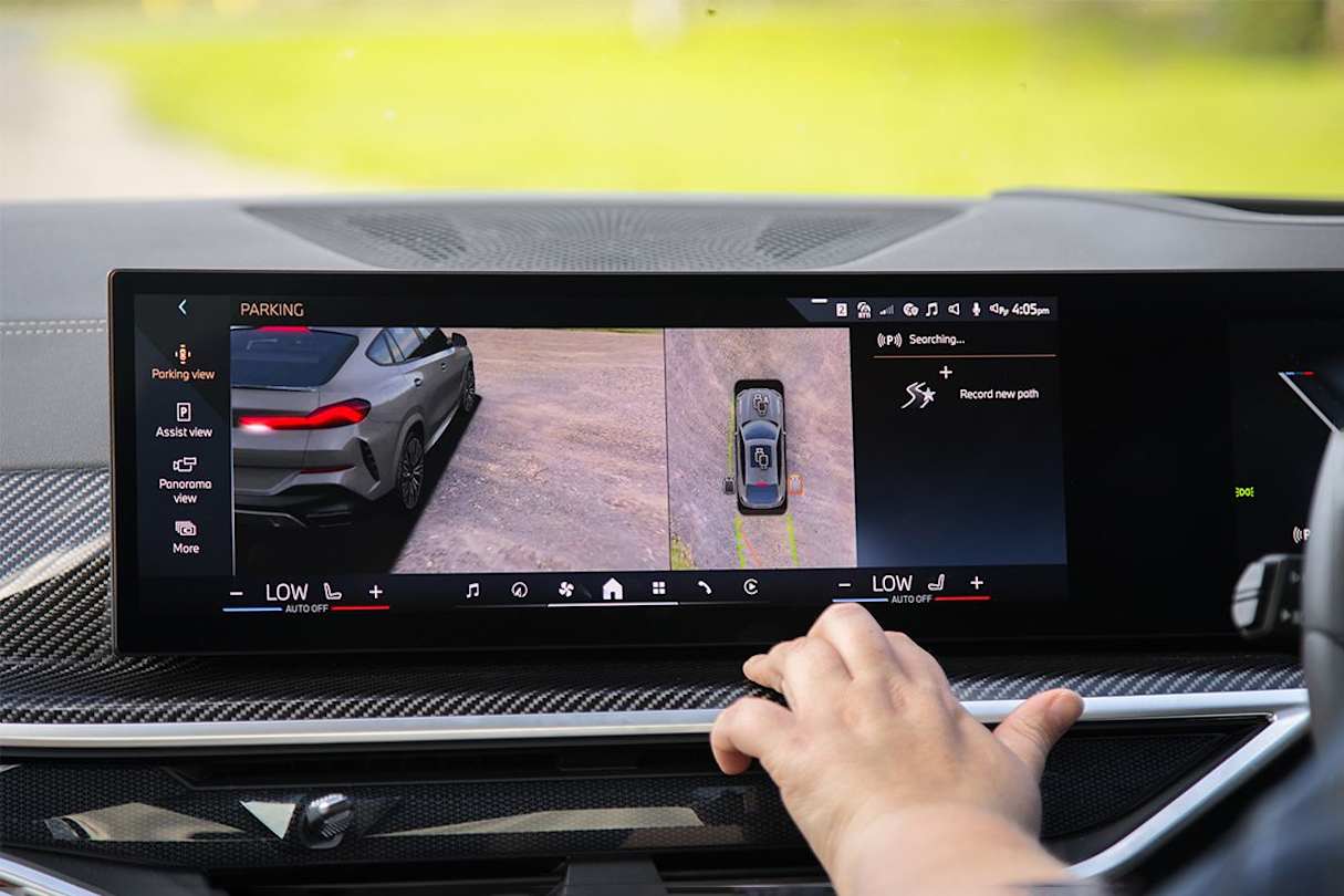 The head-up display is clear and the digital instrument panel offers plenty of customisation. (Image: Glen Sullivan)