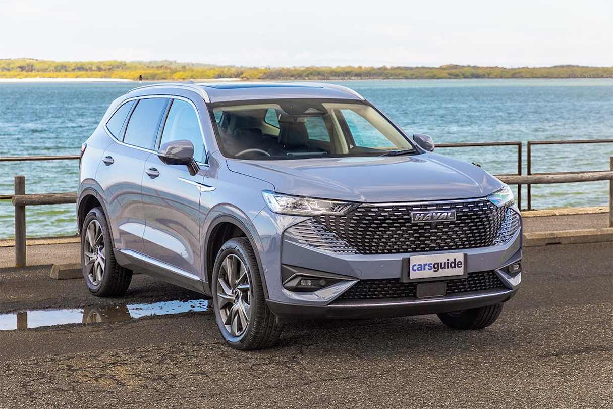 With the steering wheel feel set on ‘Comfort’ the H6 manoeuvres responsively in the city but can feel a little clunky in a tight car park because of its larger 12m turning circle. (Image: Glen Sullivan)