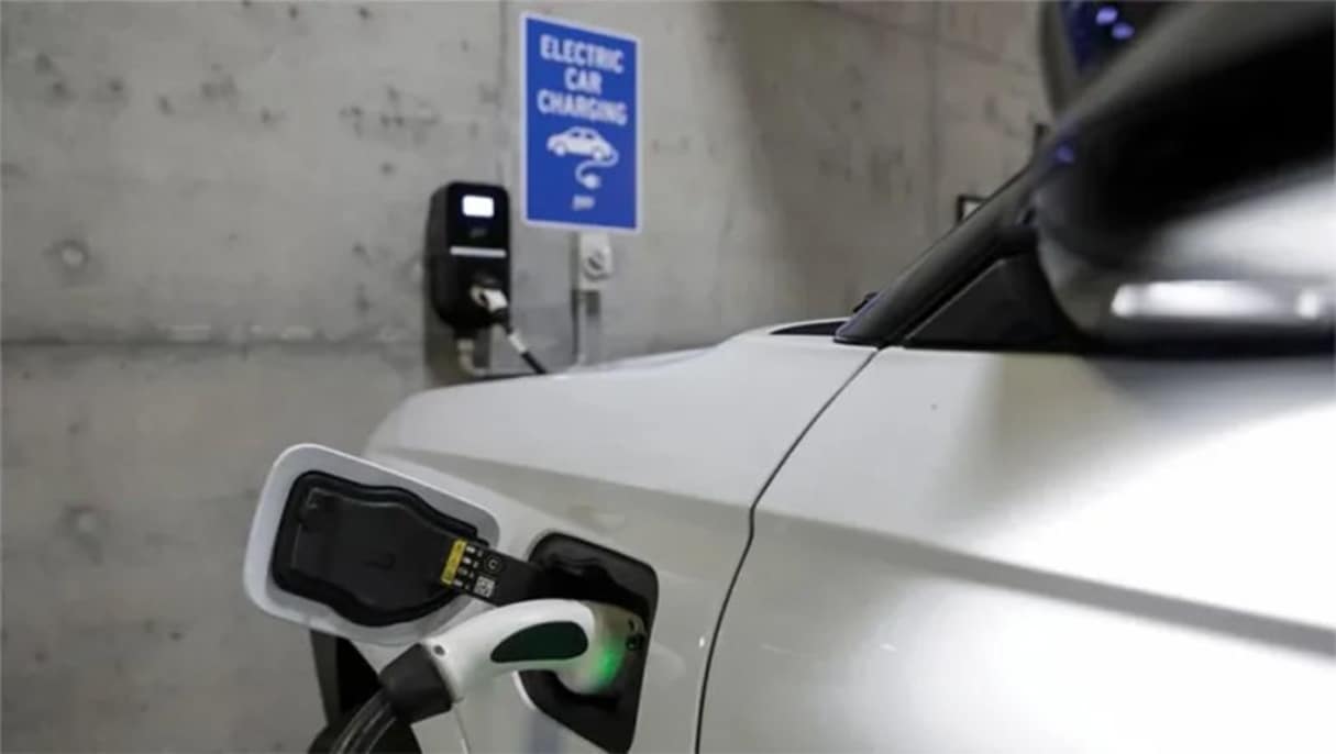 The softened rules haven’t seemed to have incurred negative feedback from industry groups focused on electric cars and the environment.