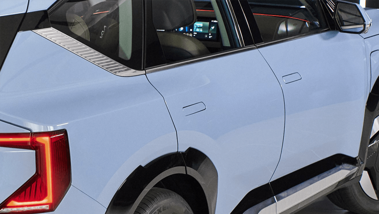 When the EV5 is unlocked the handles pop out to make door opening as easy as it should be.