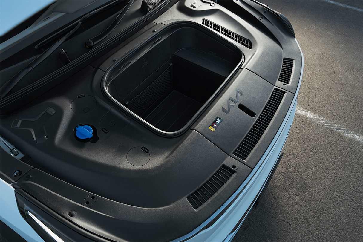 The AWD models add a second motor at the front axle, and the outputs jump to 283kW and 700Nm. (Air featured)